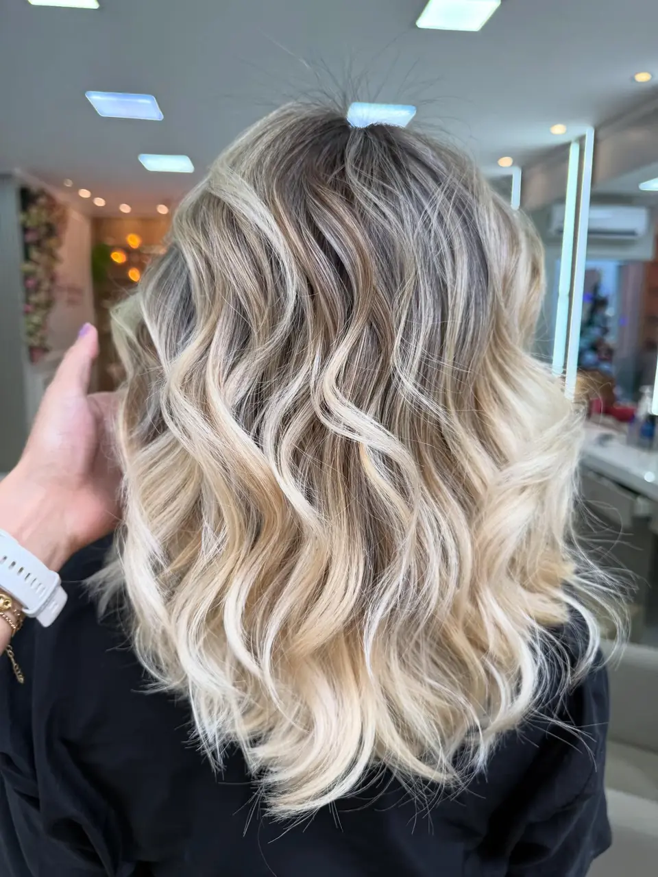 Resultado de loiro balayage visto pelas costas